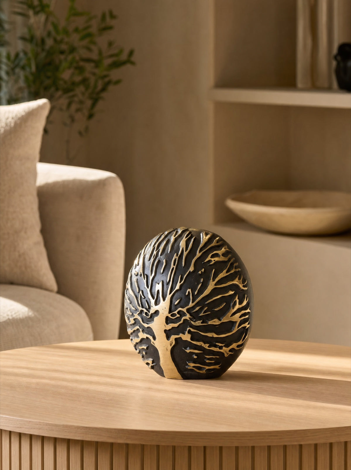 Bronzen urn 21 cm voor volwassenen, levensboom in reliëf
