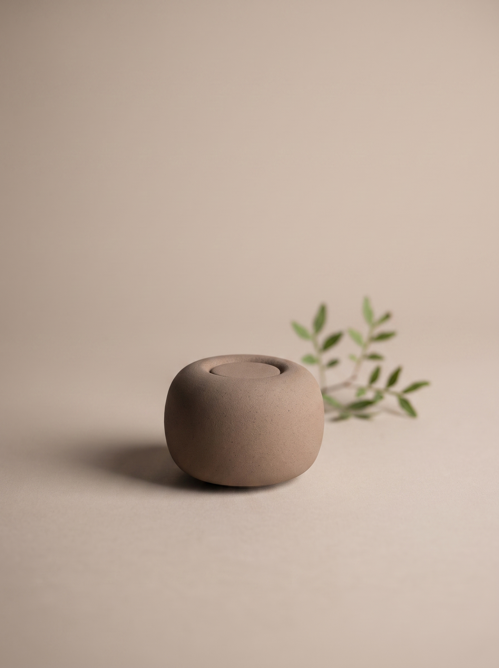 Mini urn 0,2 L keramiek, terra schelp, Luz | Stilte & Vorm