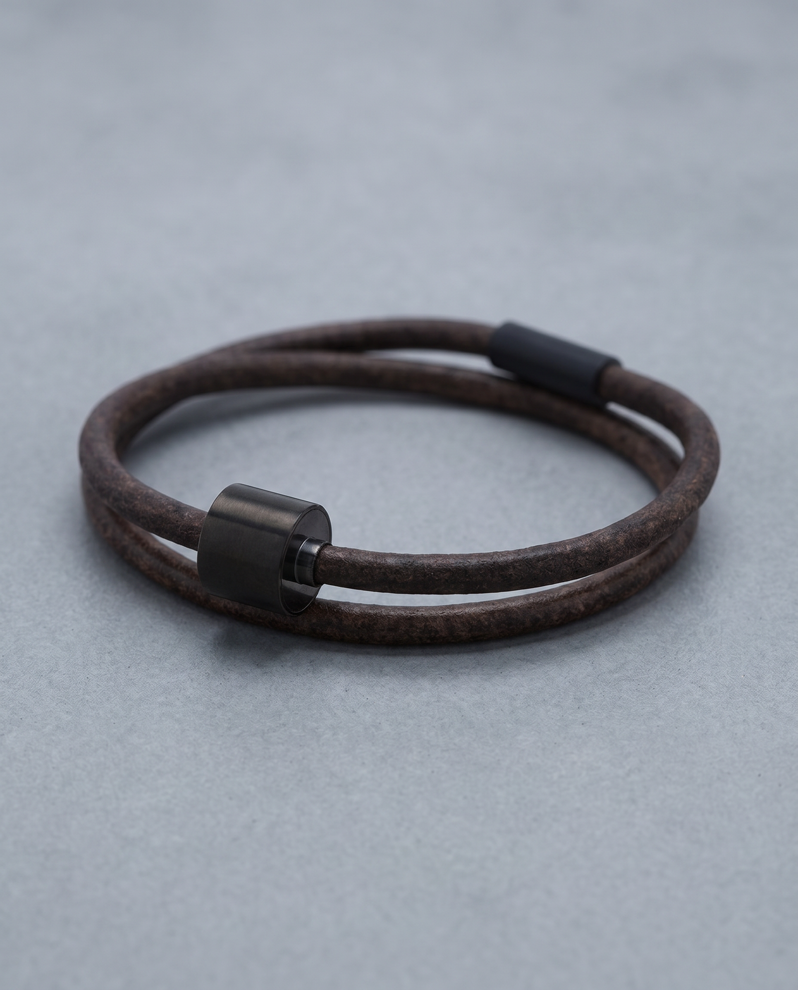Bruin Glad Leer Armband in black edition