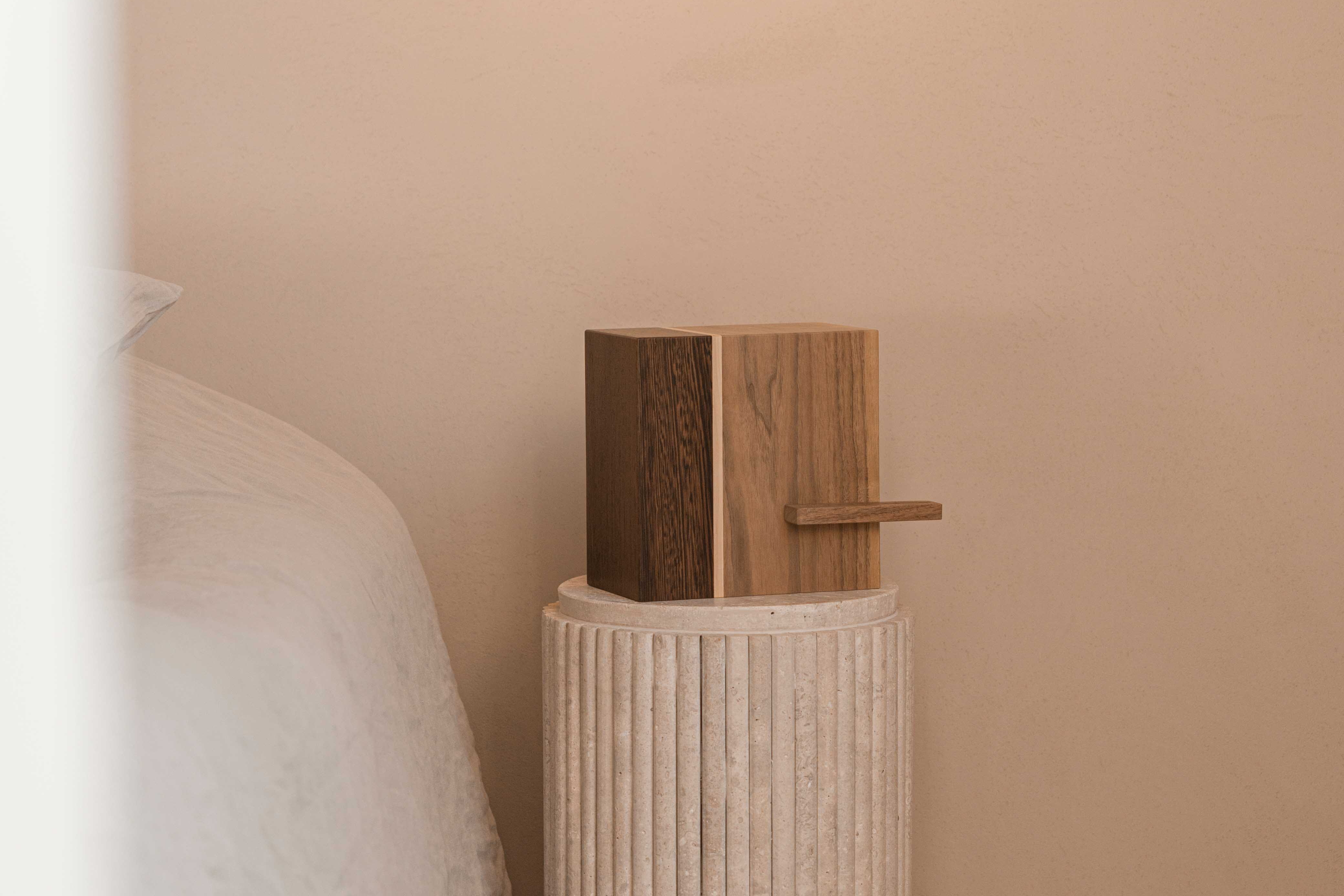 Grote houten urn, Kers + padoek + es