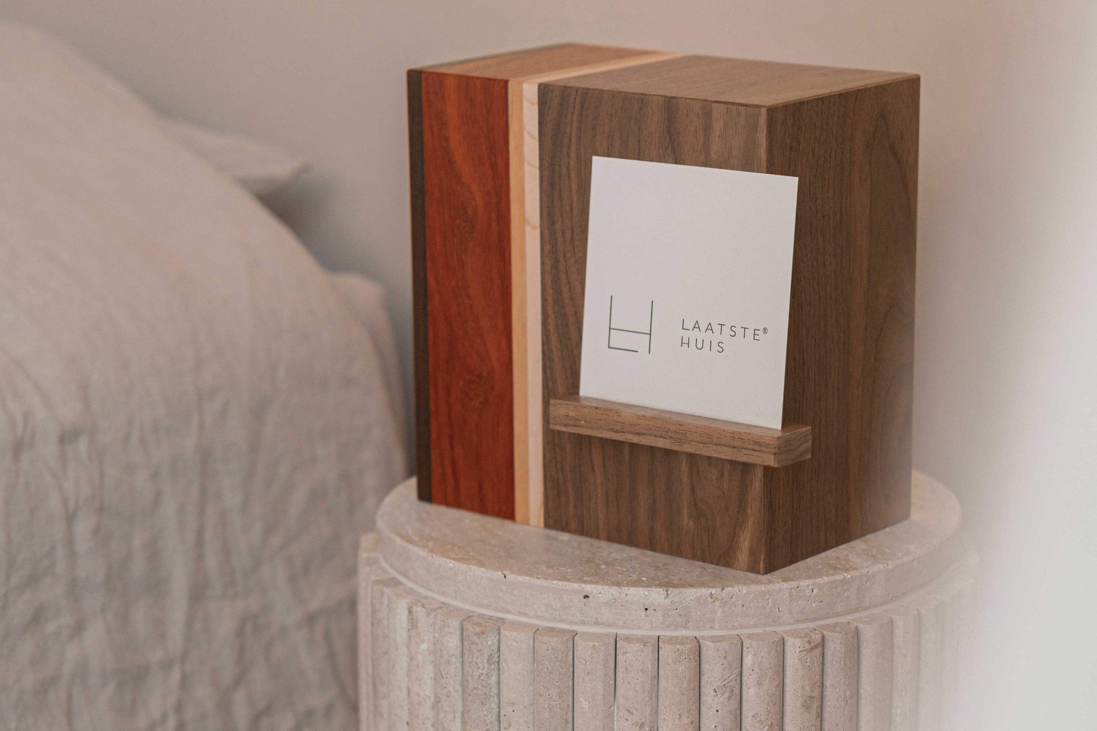 Grote houten urn, Kers + padoek + es