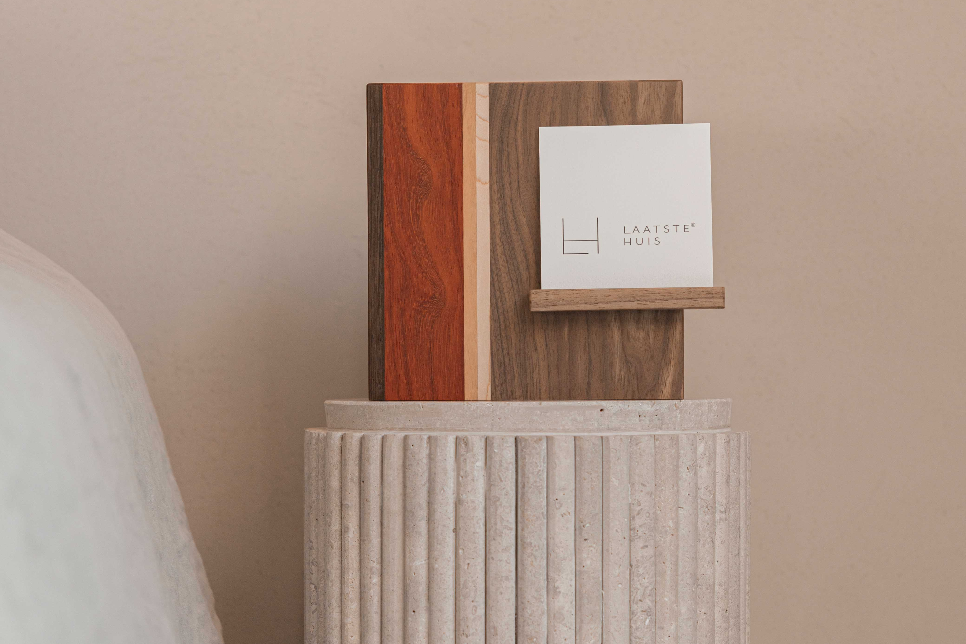 Grote houten urn, Kers + padoek + es