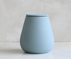 Eco keramieken urn ATHOS – grijsblauw engobe, 3,8L - zijaanzicht