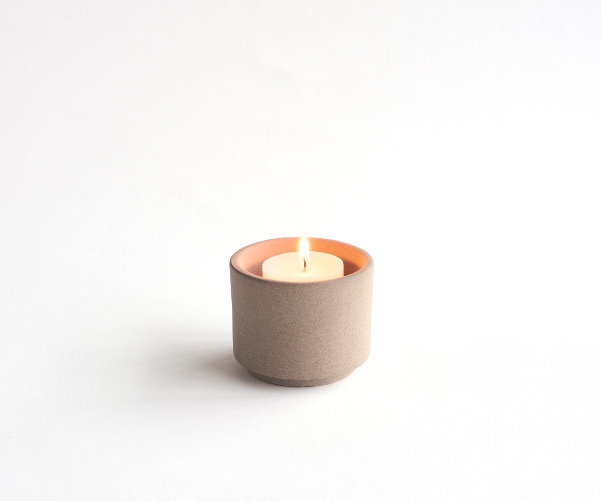 Mini urn met theelichthouder 'HELIOS' – zandkleurig engobe, 50 ml (foto 3)