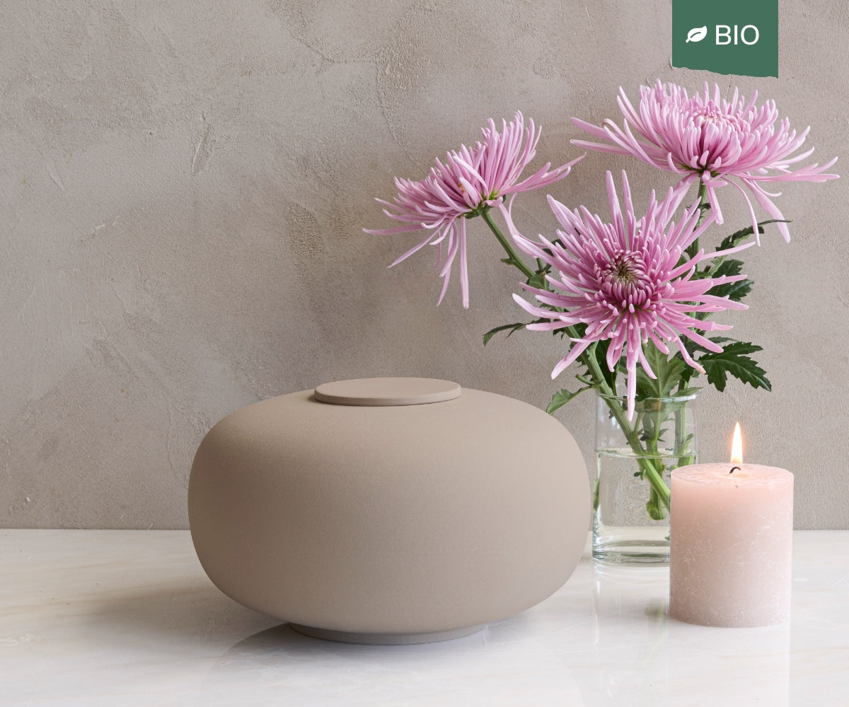 Eco keramieken urn NOMA – zandkleurig engobe, 3,6L - detailweergave