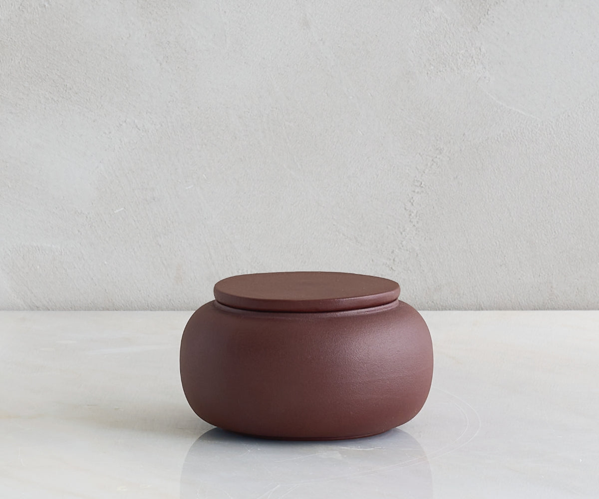 Mini urn keramiek 'SERES' – roodbruin engobe, 200 ml — handgemaakt door ambachtelijke ateliers in België en Portugal (foto 3)