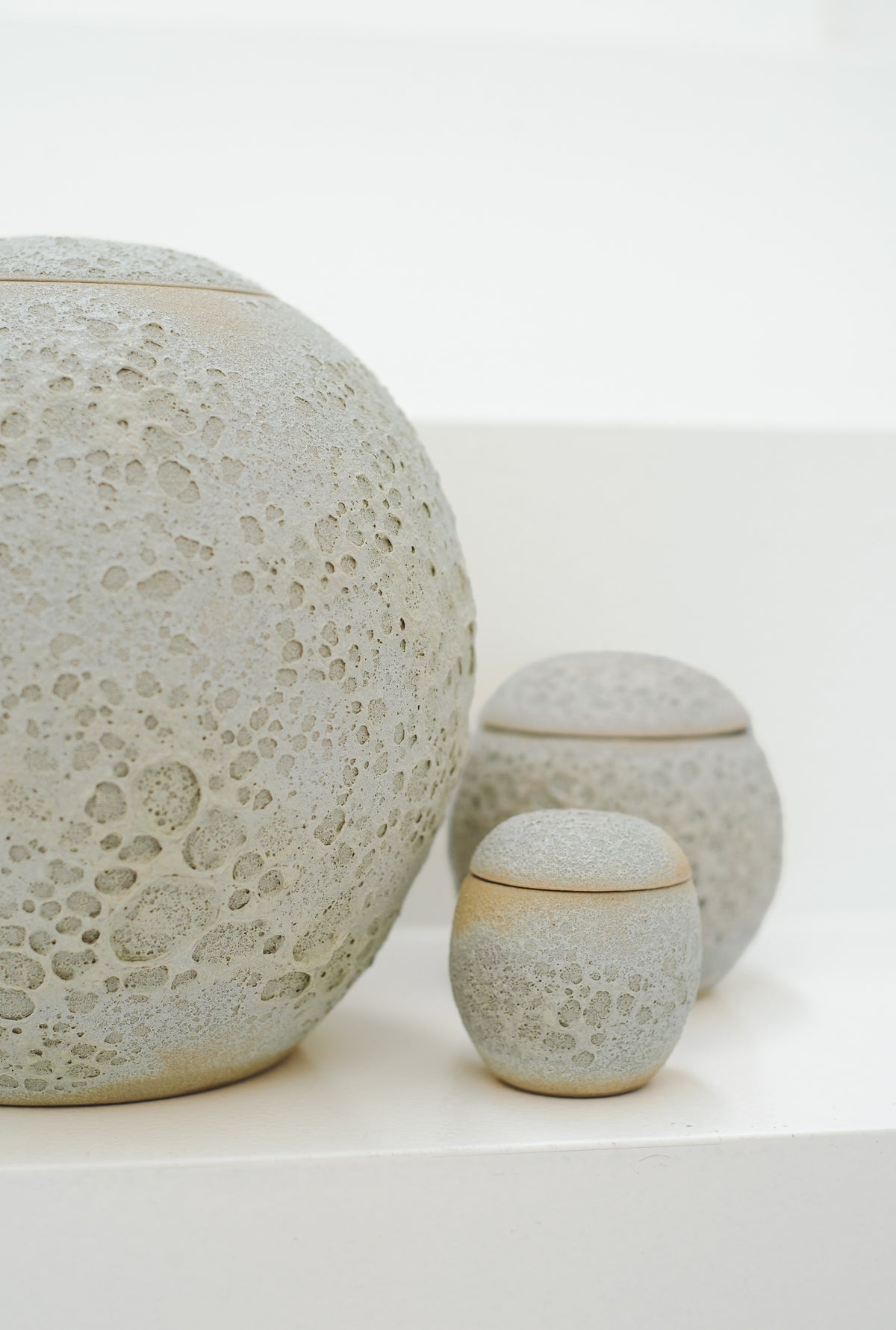 Mini urn 100 ml keramiek, maanwit, MOON