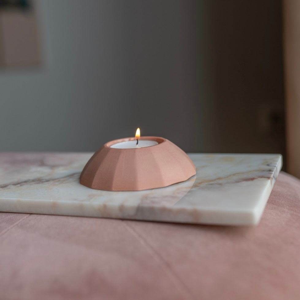 Waxinelichthouder bij urn terra – Meissa