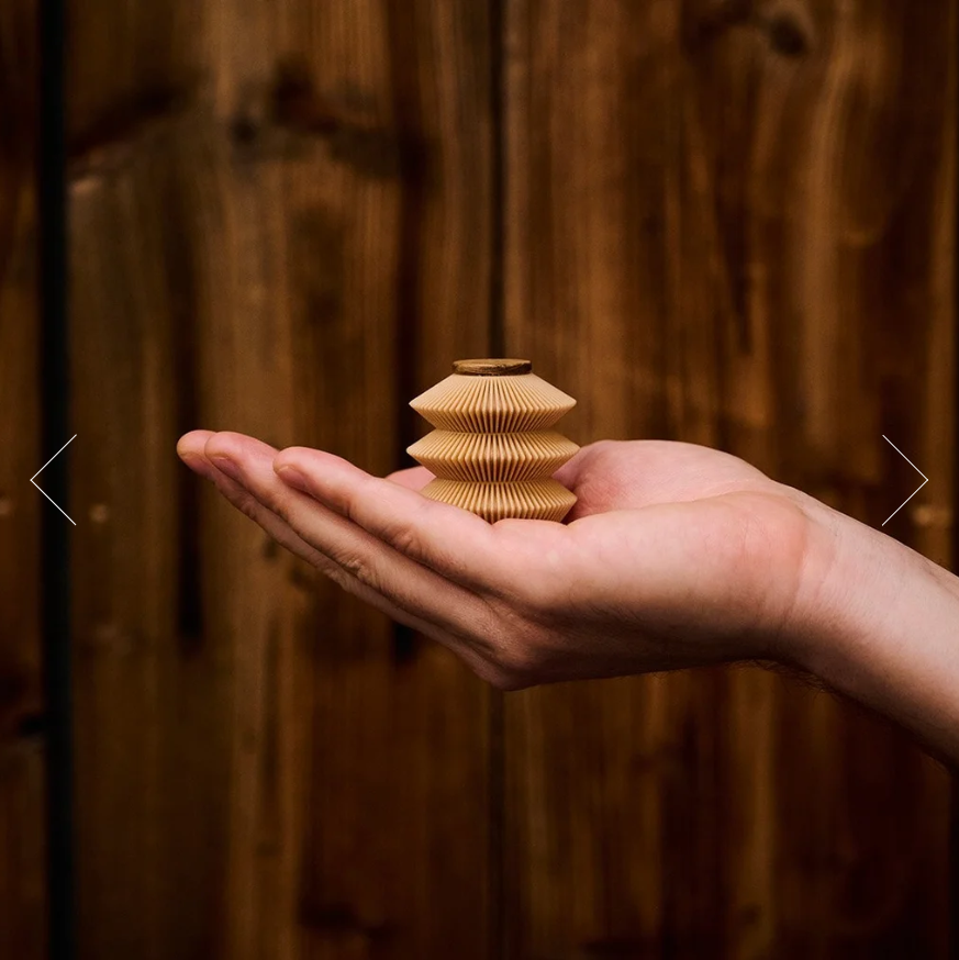Mini urn 'MINKA' – asverdeling, biologisch afbreekbaar, 32 ml — handgemaakt door Farvel, Zürich