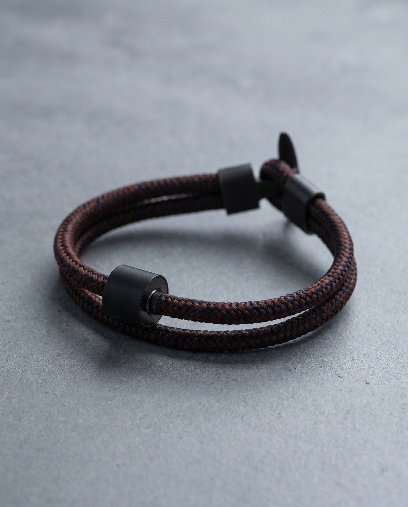 Bruin & Navy Koord Armband in black edition