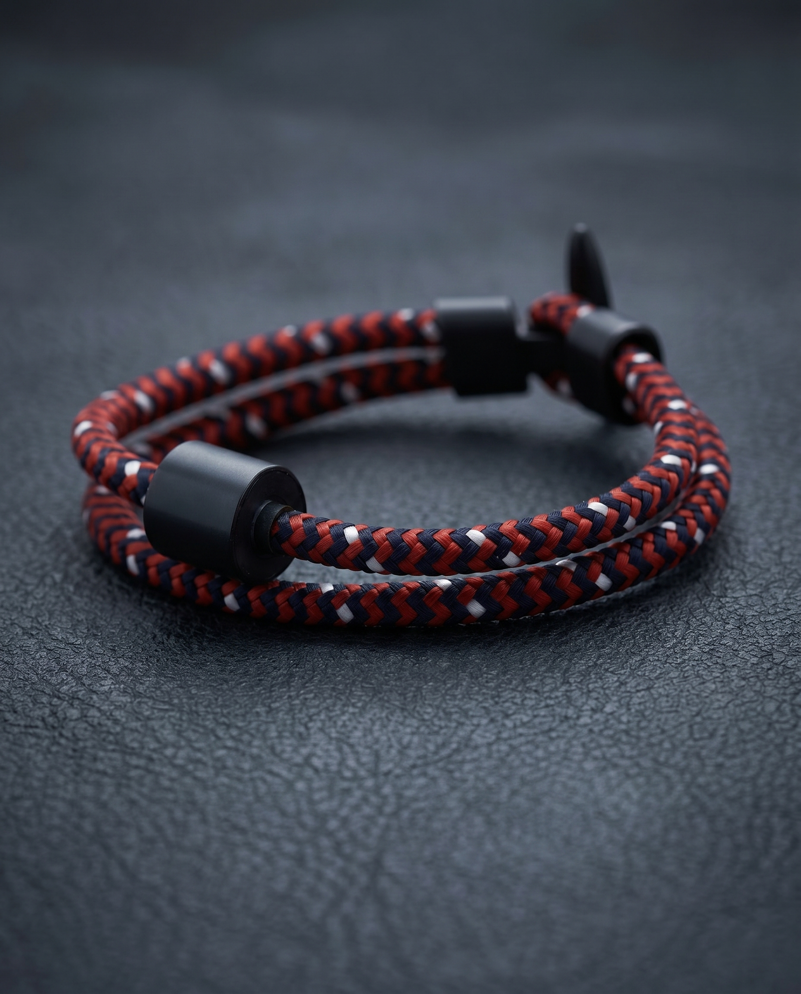 Rood & Zwart Koord Armband in black edition