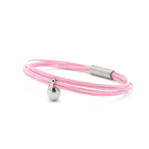 As armband dames Roze Charm in staal – assieraad gedenkarmband | Stilte & Vorm