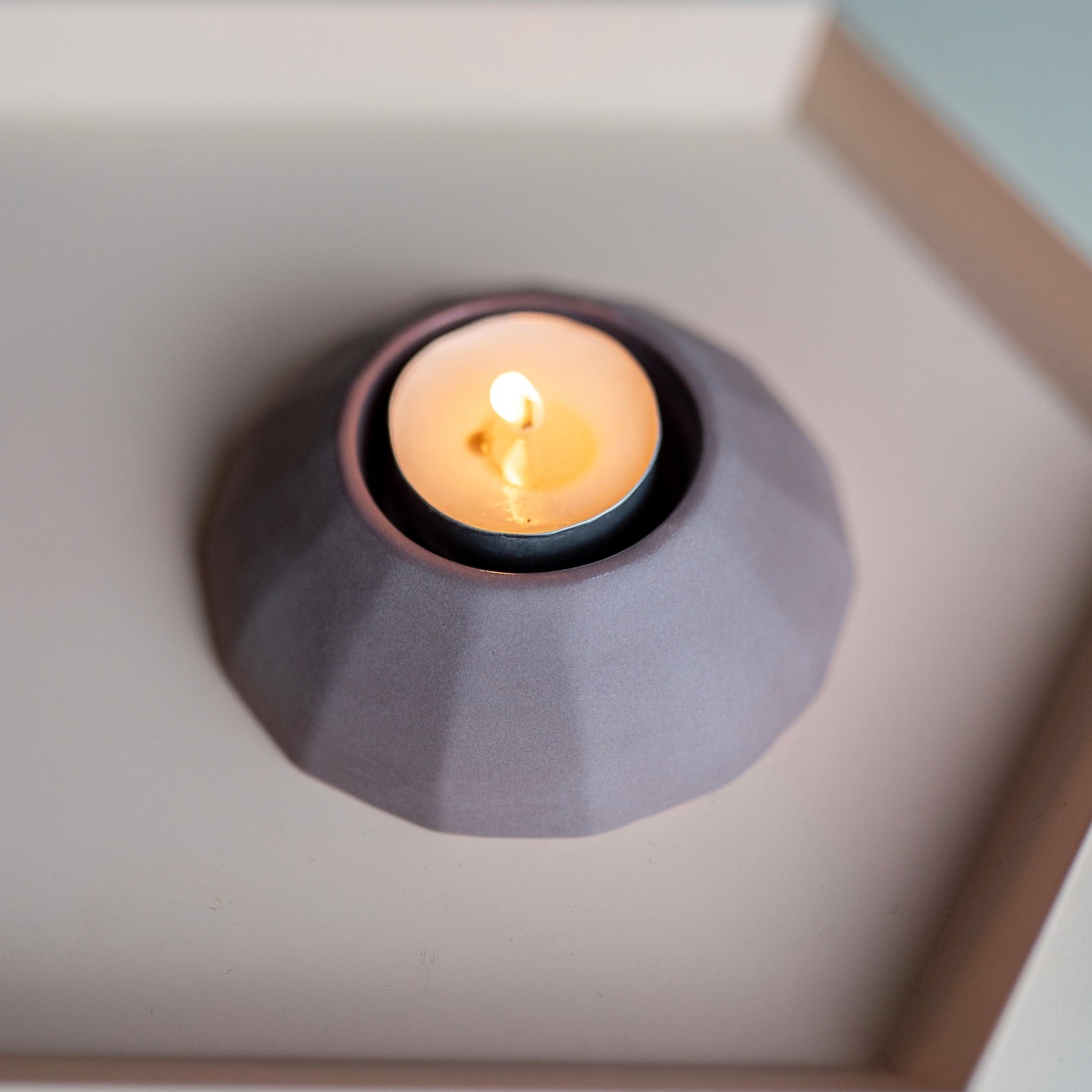 Waxinelichthouder bij urn bruin – Meissa
