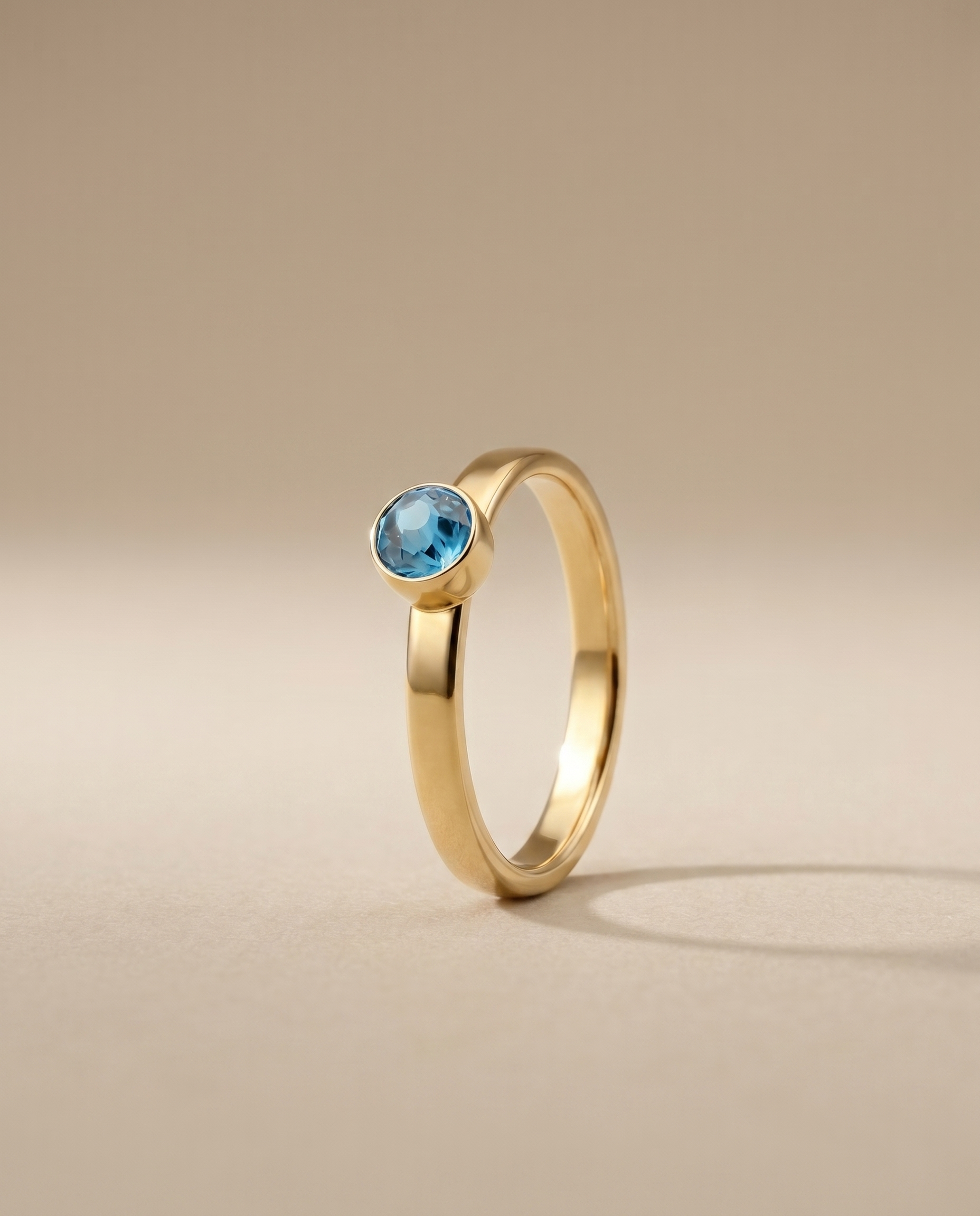 December Blauwe Topaas Ring verguld