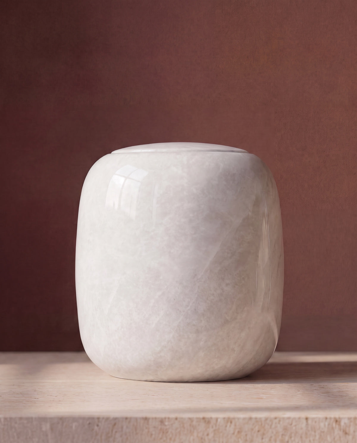 Urn voor dieren van ivoorwitte natuursteen, model Luce