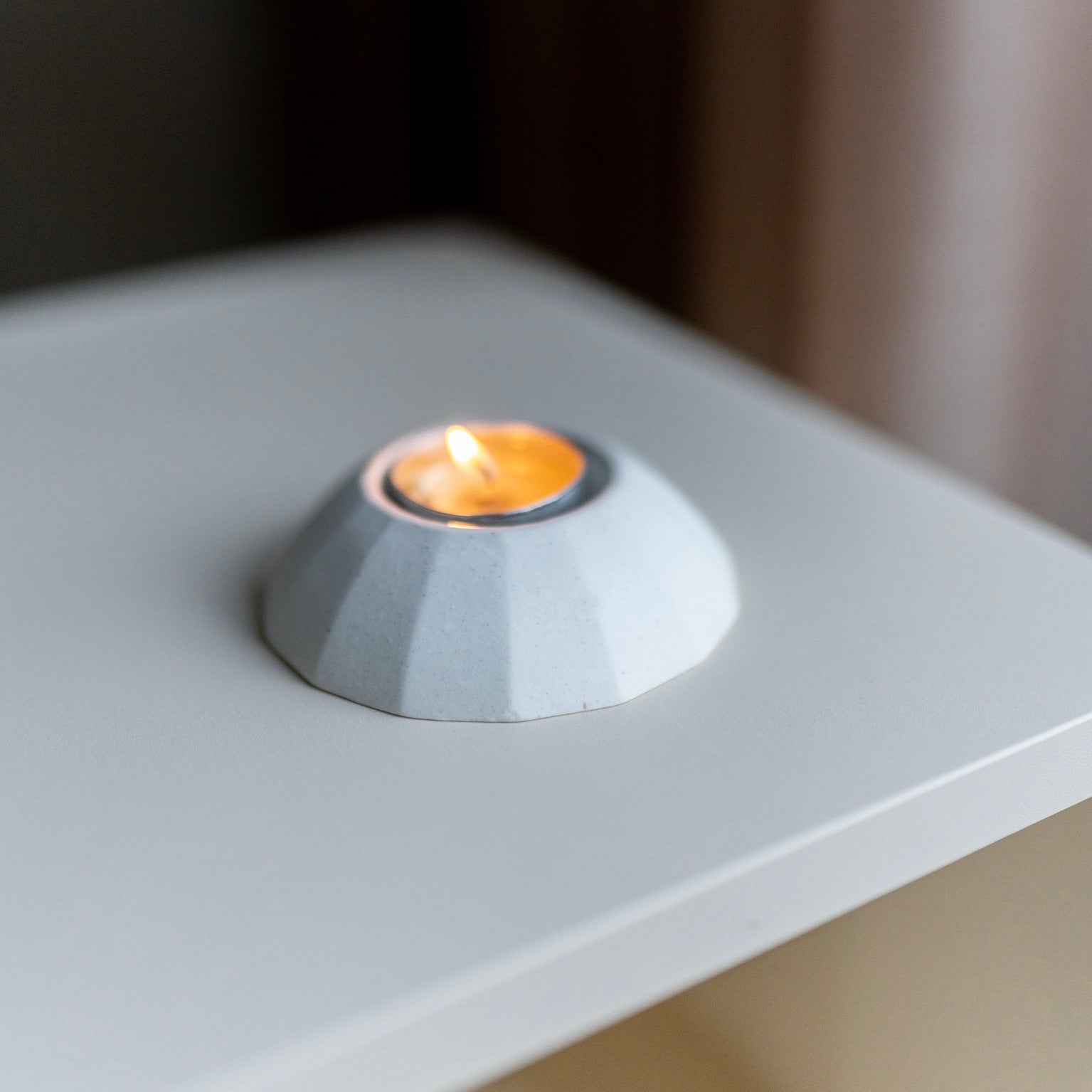 Waxinelichthouder bij urn wit spikkel – Meissa